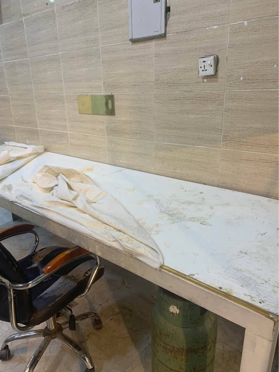 دوکانی فڕنی سەمونی حەجەری و نانەوا بە کامل ئەشیاوە بۆ کرێ لە سەرچنار
*********** السليمانية, العراق
