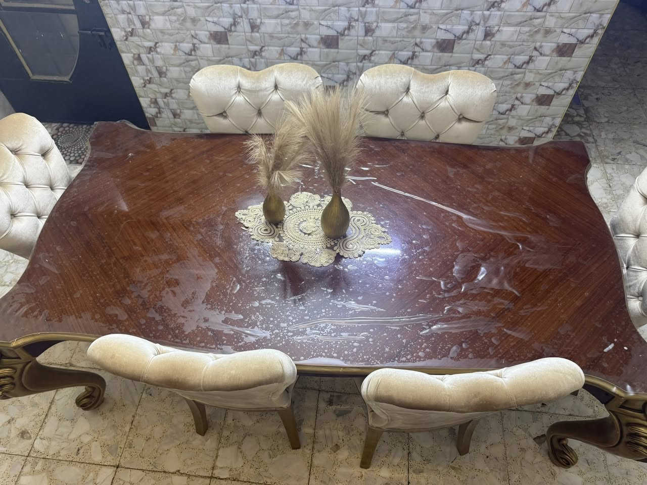 ميز طعام ملكي ستة كراسي ***********
