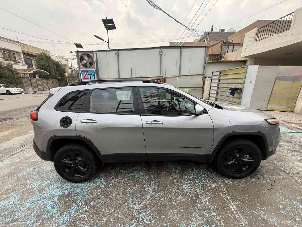 السلام عليكم
جيب بزون ٢٠١٦ ماشية ١٠٠ الف 
كلين بدون قطرة صبغ فقط بارد بالجاملغ الأيمن وصور الحادث موجودة بدون ايرباك . فول ١/ ١
٦ سلندر ٣٢٠٠ المرغوب مامفتوح بيهه برغي ( نقص صدر فقط ) لعدم التفرغ 
مواصفات السياره 
بلاك اديشن
تحكم ستيرن 
بانوراما 
بصمه تشغيل 
دخول ذكي 
تشغيل عن بعد 
جنطه كهرباء 
كرسي سائق كهرباء
تدفئه كشنات وستيرن 
شاشه حجم كبير 
كامره 
دفع رباعي 
انضمه قيادة متعدده 
تدفئه مري 
هوك خلفي
سماعات عدد ٩ 
. سياره حادثها جداً بسيط وجديده ممشاها فقط ١٠٠الف كيلو حقيقي السعر ١٥٠ $ او مراوس . العنوان بغداد/ الغزالية ***********
