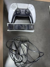 وستك ابلي 5 الاصليه  معه ستناند شحن الاصلي  السعر 80 الف  عنواني بغداد...