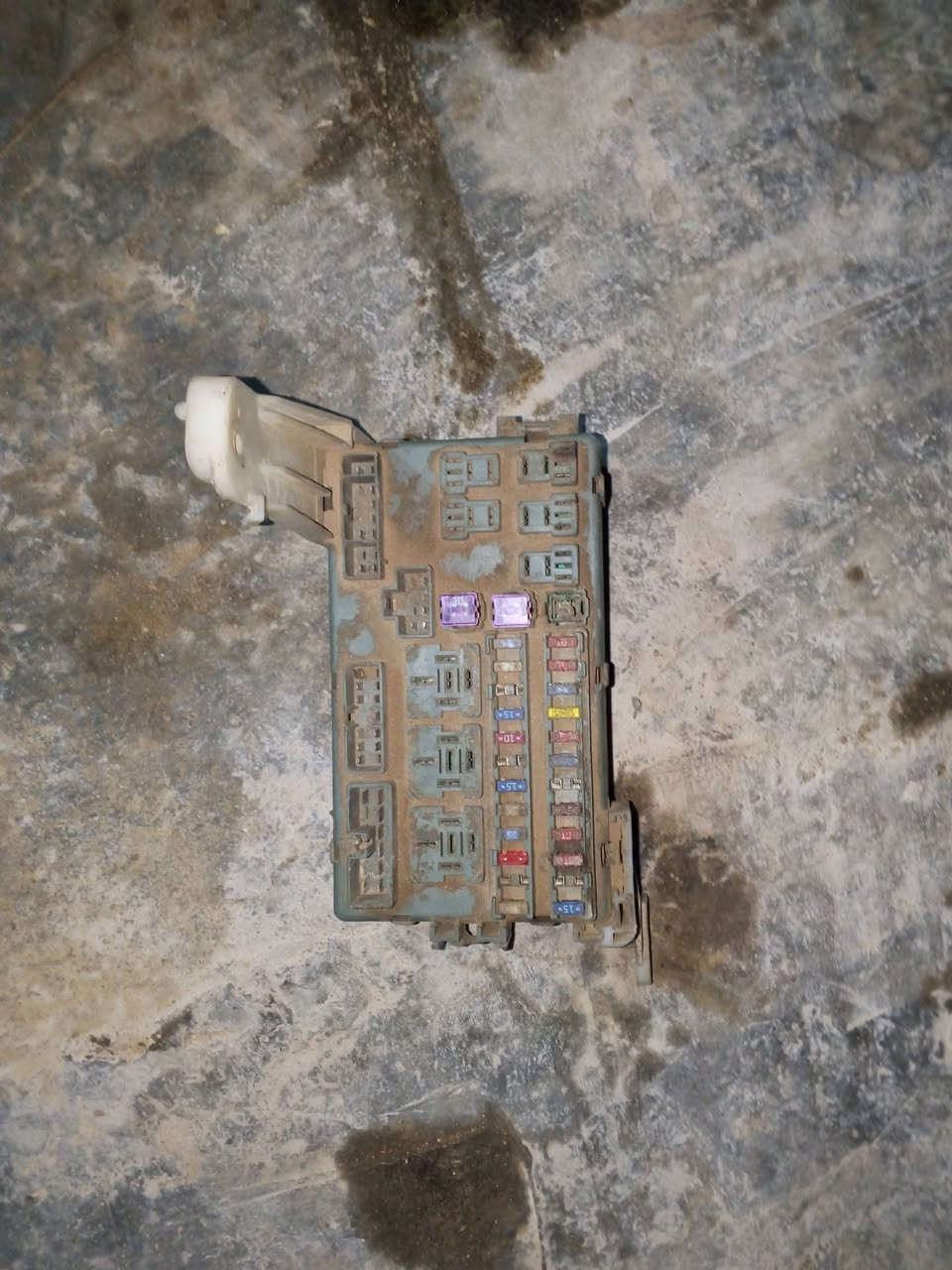 ضفير دشبول ومحرك  مال جيلي موبل موديل 12 كير عادي قواعد فيوزات  كلهن شلع ***********
