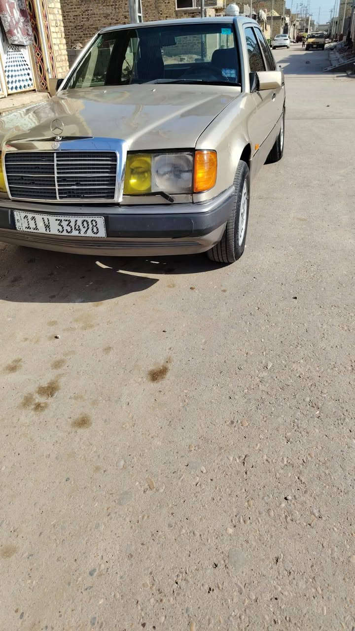 سلام عليكم سياره مارسدس دب موديل 1990 السناويه جديده 2029 بيه هزه جديده بيه مكينه 2500 بطه سعر السياره(60)وبيه مجال العنوان ميسان حي الموضفين***********
