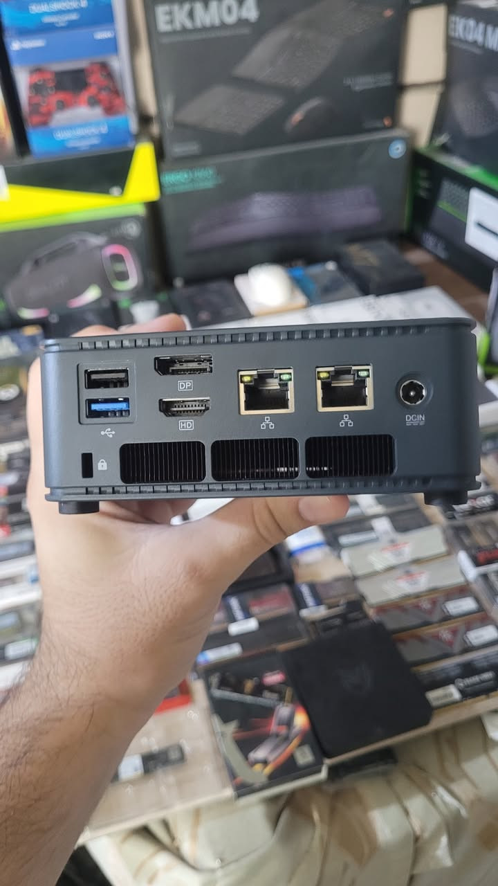 السلام عليكم
كومبو Mini PC ماركة GMKtec NucBox M6 وشاشة محمولة 4K لمس ماركة Intehill 

مواصفات ال Mini PC :

معالج Ryzen 5 6600H

شريحة رسومية Radeon 660M 

رام 16GB DDR5 

ذاكرة 512GB M.2 2280 NVMe PCIe 

وايفاي 6

بلوتوث 5.2

منفذين لان 2.5G

منفذ DisplayPort 1.4

منفذ HDMI 2.0

منفذ USB4 Type-C

3 منافذ USB 3.2 Gen2 

منفذ USB 2.0

امكانية تشغيل 3 شاشات 4K بنفس الوقت

سعر الكومبو 650 الف للحجز والاستفسار يرجى المراسلة عالماسنجر او الواتساب ***********

