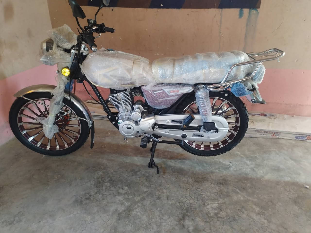 السلام عليكم.. موطور للبيع موديل 2025 بعدو صفر.. اسعر اتصل ودلل.. ***********
