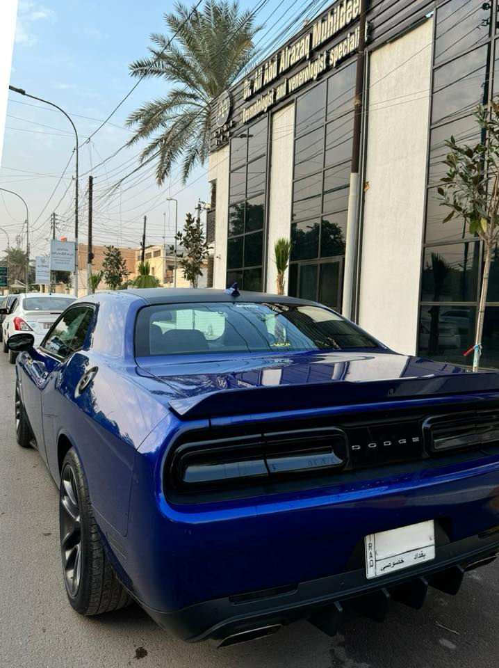Dodge Challenger Scat Pack 2021 🐝
دودج جالنجر 2021 سكات باك 2021 
ماشية : 45,000 Km
شاشة كبيرة ، كشن كهرباء ، تدفئة كشن وستيرنك 
وباقي المواصفات العادية المعروفة للجالنجر 
السيارة مناقصها شي .
حادث امريكا خلفي جاملغات وصندوق ، وخشم جاملغ السايق بي دكره بسيطة ايرباك الامامي طاك . 
19,800$

مكان السيارة بغداد - كراده
للتواصل والاستفسار واتس اب  : ***********
