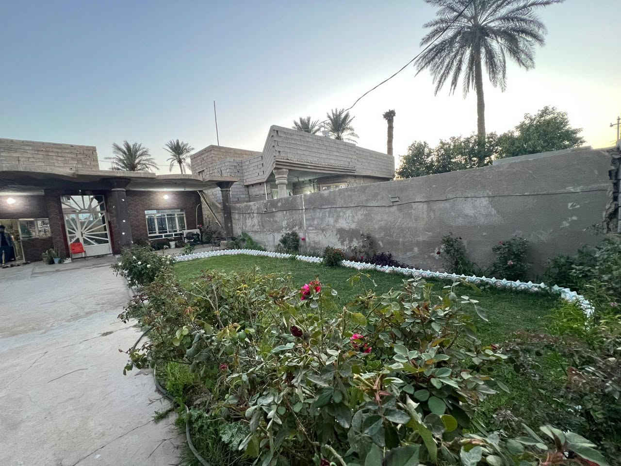 بسم الله الرحمن الرحيم  / دار للبيع  ديالى بعقوبه قريه  الحديد دربونه العبيد 
مساحه 575 متر  طابو زراعي  سند 25 يحتوي على غرفتين نوم  استقبال  صاله ومطبخ صحيات داخليه وخارجيه سعر على  الخاص رقم الهاتف ***********
