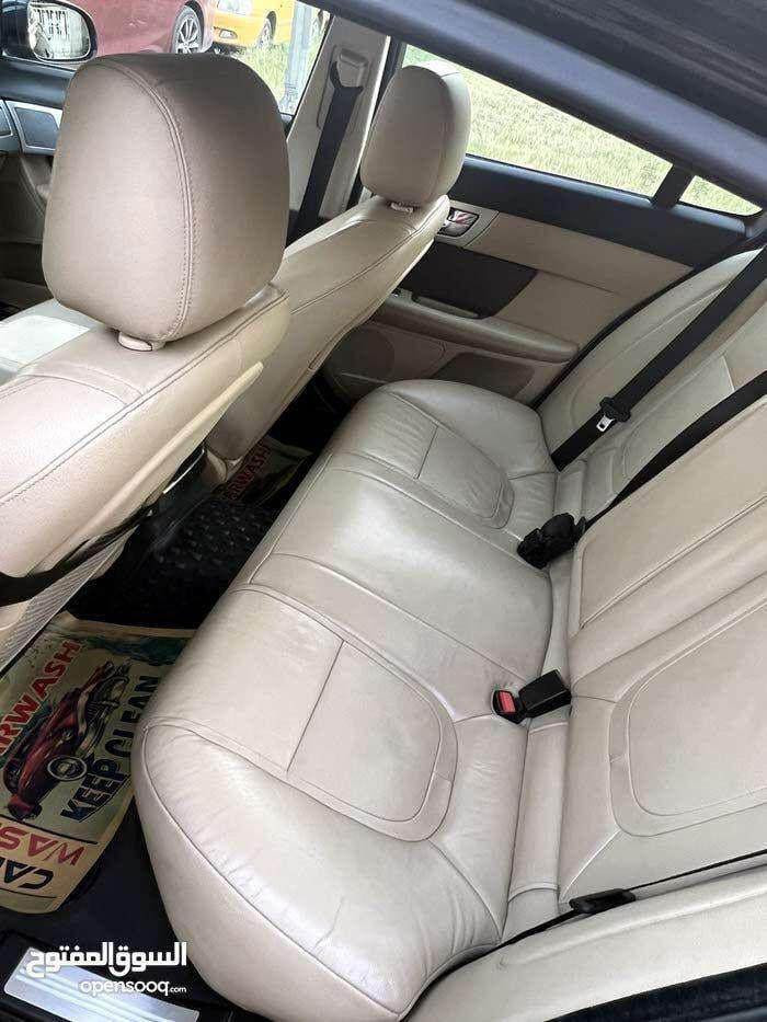 السلام عليكم جاكوار للبيع 2013 محرك 4سلندر فول مواصفات
الموديل: 
جاكوار 2013

المحرك: أربعة سلندر توربو 

القير
أوتوماتيك 

فول مواصفات كاملة

رادار مرايا

كشنات جلد فخمة تبريد وتدفئة

فتحة سقف 

شاشة ونظام صوت ميرديان 

كاميرا 360 
حساسات أمامية وخلفية

🔹 مصابيح ليد وزينون

مثبت سرعة وأنظمة أمان 

بعد هواي موصفات بيها 

السيارة شبة احزام صندوق خلفي سليم جاملغ خلفي سليم الدواخل سليمة الايرباك سليم 

السيارة ما ماشية هواي استخدام شخصي 

السعر(90)وبيها مجال العنوان بغداد 

رقم الهاتف *********** واتساب
