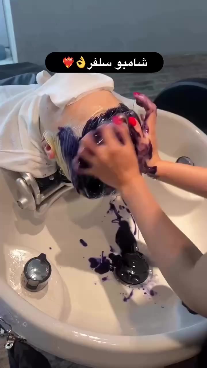 شامبو سلفر هيفا بيوتي الاصلي
الإيطالي ✨🇮🇹 ان كان لون شعرك اصفر ثلجي  وحابه تغيري
 للسلفر او كان شعرك اصفر وحبيتي اطفين لونه 
الحل هو شامبو سلفر من هيفا بيوتي💯😍

طريقة الاستخدام👌🏻
يترطب الشعر من الجذور للااطراف بالماء 
بعدها تاخذي كميه من شامبو سلفر وتحطيه ع الشعر 
مده 7  دقائق⏱
بعدين اغسلي شعرك  من الشامبو بماء فقط وشوفي جماله 
يستعمل مرتين بالاسبوع
المنشأ إيطاليا الأصلي 🇮🇹 
الحجم 500ml


**إذا كنت صاحب هذا الإعلان وتريد حذفه لأي سبب، رجاءا أرسل رسالة إلى الدعم الفني**