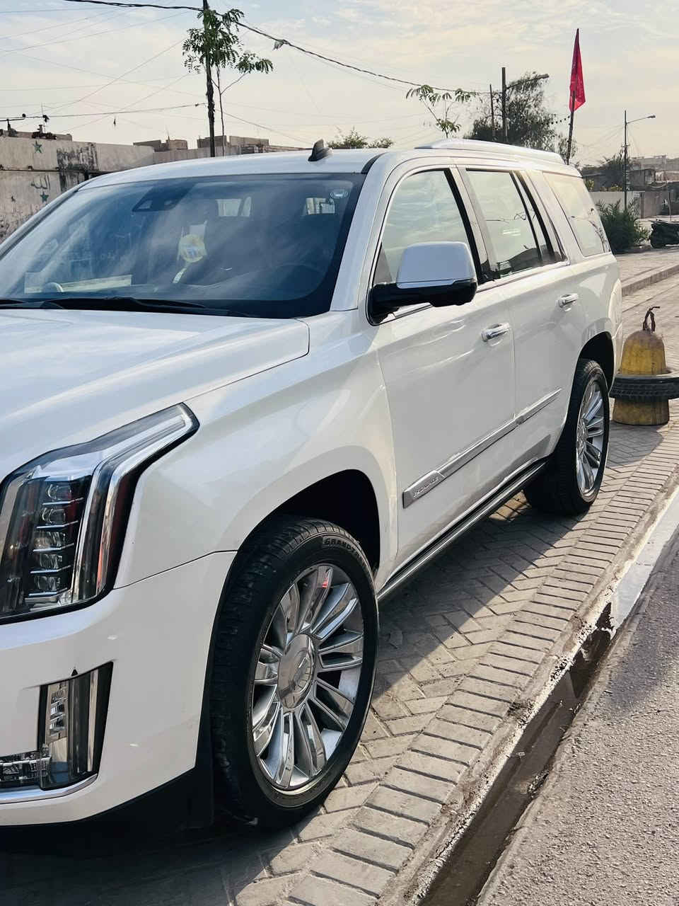 السلام عليكم 
كديلاك موديل 15خليجية فول مواصفات 
بلاش بلاش مستعجل على بيعتها ماكو كديلاك بهل سعر 
مكينة 5300
بعدها على وضع الشركة 
مكينة كير تايرات كلة على وضع شركة شغل وطلع وين متريد 
السونر مرفوق بل منشور 
شخط باب الصدر ورصعة بل جاملغ الخلفي 
السعر ٢٥قفل
العنوان بغداد مدينة الصدر 
الهاتف ***********
