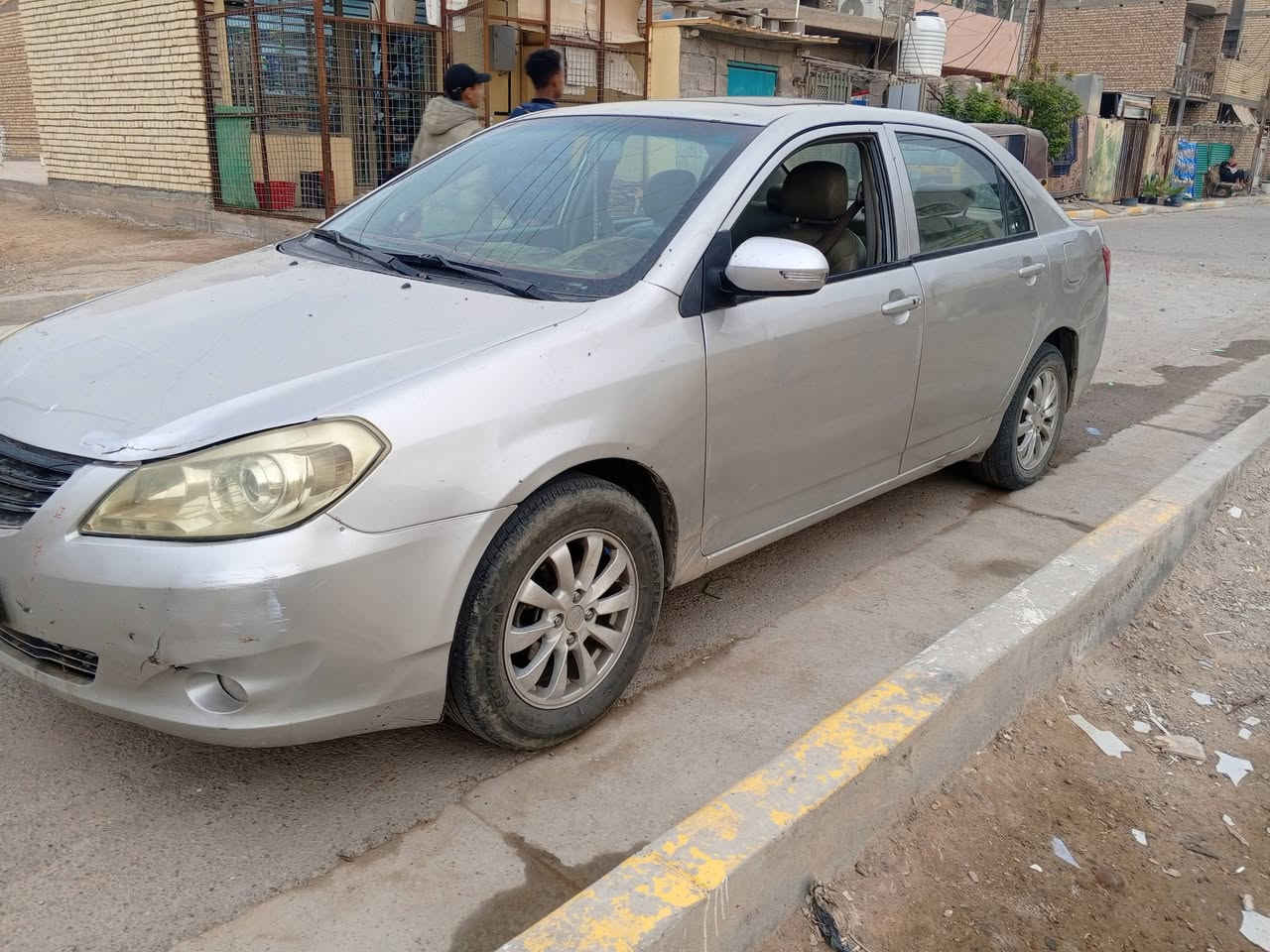 السلام عليكم بي واي دي g3 مصبوغه حزام رقم بغداد تحويل ثاني يوم صدرها تعبان كير مكينه خير من الله تبريد شغال يحتاج بس غاز  المكان بغداد الحسينيه السعر ٤٧ وبيها مجال رقم الهاتف ***********
