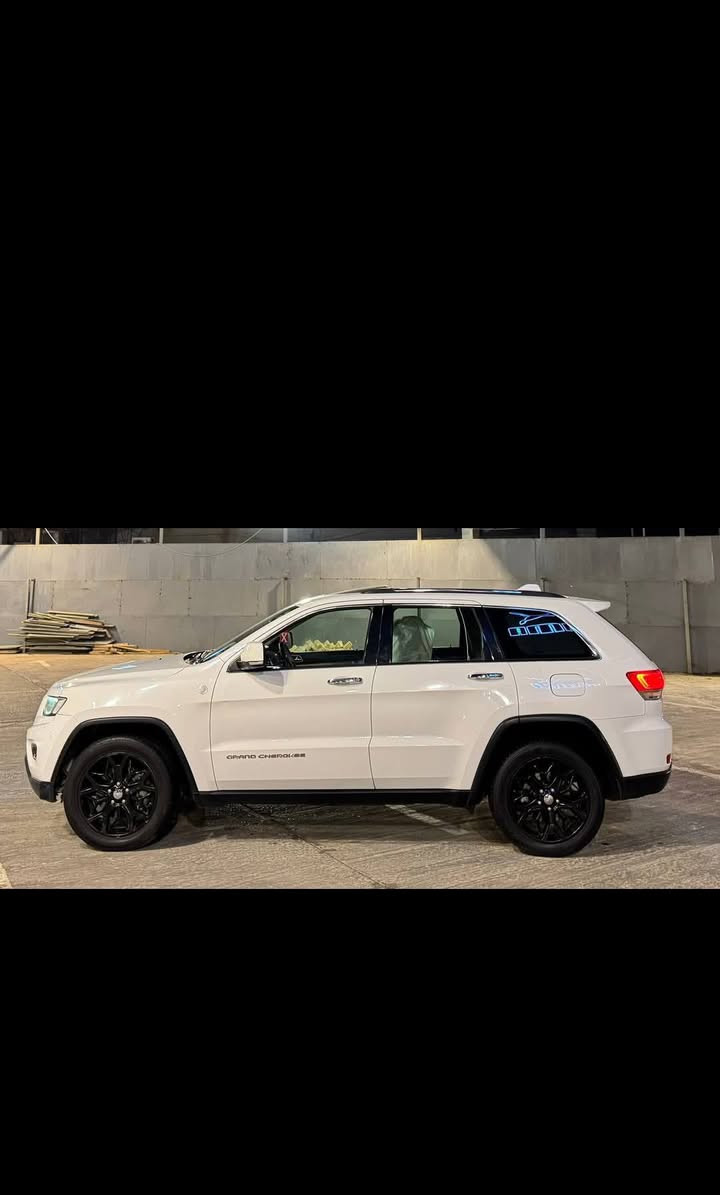 جيب جراند شيروكي LIMITED 2014خليجي وكالة 4×4فول مواصفات *حجم المحرك 6سلندر 3600 
*ماوس وضعيات قيادة الفور ويل
 *بانوراما 
*غرفه السياره عسلي جلد 
*اناره ترحيب 
*بصمه دخول ذكي
 *صندوق كهربائي 
*شاشة كبير 8.4 
*كشنات الامامي كهرباء
 *ويل حجم 18
*خزن وضع المقاعد والستيرن
 *هوك امامي خلفي
 *شفتات ستيرن
 *كاميرة خلفيه
 *حساسات أمامية خلفي
 *دبل اكزوز 
*مرايا قلاب مع البك
 *تعتيم مرايا 
*ستيرن كهربائي متحرك
 *كشنات تدفئه وتبريد امامي خلفي
 *ستيرن تدفئة 
*كشنات حار بارد 
*لد امامي 
*لايت زنون 
*زراك لايت
 *سستم صوت 9سماعات 
*دمام خلفي 
*إشارات مري 
*كير طياره 8نمر 
*تحكمات ستيرن فول
 *تدفئه مرايا جانبي
 للاستفسار الاتصال ***********
