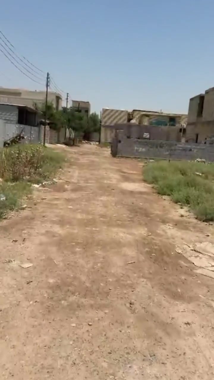 50متر بصف الركن
سلام عليكم 

قطعه ارض للبيع في السريدات القديمه على شارع رئيسي في المربع الثالث خلف البزل الصغيره 

نوع العقار زراعي سند 25 تحويل باسم المشتري 

مساحه الارض 50متر 

واجهه الارض 5متر 

نزال الارض 10متر 

خدمات كامله مي وكهرباء ومجاري وانترنت ضوئي وتبليط 

سعر الارض 15مليون وبيه مجال 

للاتصال ***********
