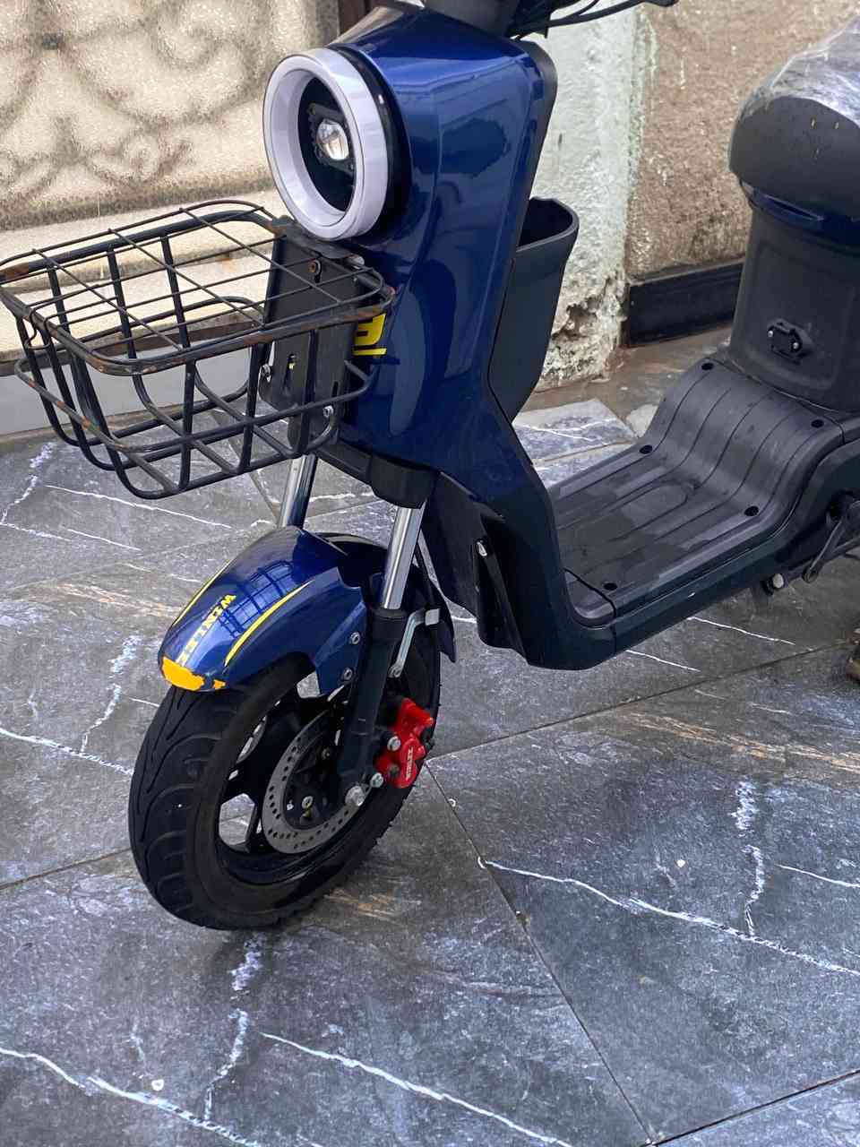 دراجه شحن للبيع R9 نضيفه انضف من الصور بهواي  تايررات جدد جوبلس بطاريات فوك النص عمر نهائياً ماتفقد شحن كلش زينات كفرات نضيفه لايت عالي ناصي بصمه تشغيل بس بصمه اكفلها الك من سرقه ومن لحيم شاشتها شغاله للتواصل خاص او واتساب  *********** سعر 350 وبي مجال مكاني بصره حي المهندسين
الرقم يشتغل فقط واتساب
