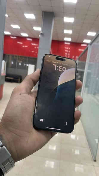 iphone 15 pro 
ذاكرة 256
شرق أوسط عربي 
بطارية 87
الجهاز جديد وسليم من كلشي وماداخل اي صيانة مكفول وتر بروف
سعره 925 وبي مجال 
*********** مكاني الحلة وعادي ادزه توصيل الغير محافظة
