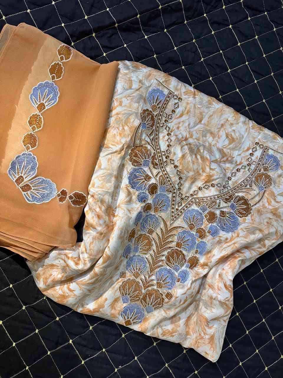 مخاوير العيد توفرت يم جكليته قياس القطعه الطول ٣ متر ونص والعرض ٦٠ سم 
الخامه حرير اندنوسي بي نسبة قطن 
سعر القطعه ٢٥ الف 
المخور مامخيط بنات


**إذا كنت صاحب هذا الإعلان وتريد حذفه لأي سبب، رجاءا أرسل رسالة إلى الدعم الفني**