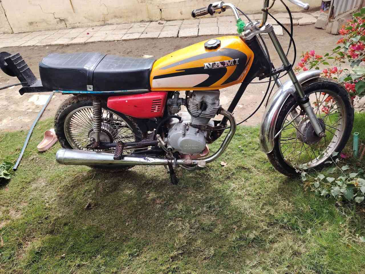 دراجه للبيع مديل ١٨ كلك شغاله وشلعه خير من الله مناسبه شراي اخابرني
***********
