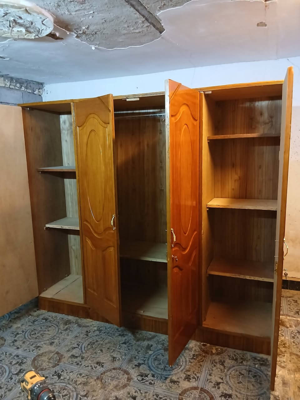 غراض مستعمله نظيفه جدا للبيع كلمن وسعره المراسله خاص او الاتصال ***********مكاني بغداد
