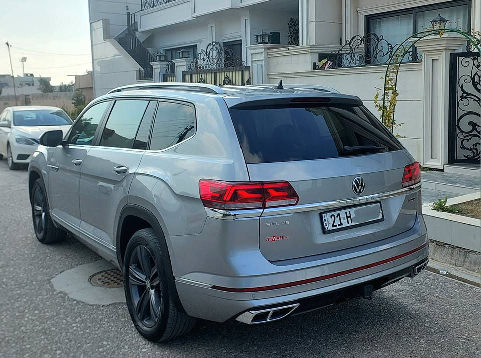((سعر مناسب جدا + فول مواصفات + كلين)) 
للبيع سيارة فولكسفاكن اطلس موديل ٢٠٢٢ فول مواصفات ١/١ SEL R LINE لون سلفر كلين السيارة بدون صبغ او تبديل او تعديل عدا PDR على كد ٣ اصابع و ما يبين كير و محرك مكفول و ما مفتوح شرط سيارة ماشية ٥٥ الف ميل او ٩٢ الف كيلو متر سيارة جاهزة سنوية جديد رقم جديد زينكة مدفوع يعني سيارة ربع دينار مصرف مابي شرط التحويل و الوكالة 
اعلی المواصفات  atlas 1/1 :
لايتات أمامية و خلفية LED + زينون + AUTO + لايتات متحركة مع ستيرن 
دعاميات و كت بلادي R LINE رياضي 
ويل حجم كبير اسود مال R LINE 21 انج بلادي 
دبل اكزوز 
هوك لسحب سيارة بلادي 
سقف بانوراما
بصمة تشغيل ٤ أبواب وصندوق بصمة
تشغيل عن بعد (Remote Start)
صندوق شفط كهربائي
نظام قيادة ذاتية / ٣٦٠ درجة رادار
رادار أمامي
 (تحديد مسار)
رادار جانبي (نقاط عمياء)
رادار خلفي (تحذير من الاصطدام)
كاميرات محيطية 360°
فورويل ٤×٤
صندوق شفط + كهرباء + يفتح بتمرير الرجل 
سستم سماعات FENDER
٣ مقاعد ٦ راكب كشنات VIP 
٣ قطع تبريد و يمكن تحكم بيه من الخلف 
شاشة إلكترونية(ديجتال) + شاشة كبير و كامرة دوارة ٣٦٠ درجة
كشنات جلد + كشنات أمامية كهرباء + كشنات خزن ٣ وضعيات + كشنات تدفئة و ستيرن تدفئة 
داخل لونين اسود + قهوائي + كاربون فايبر 
داخل كامل اضوية LED و يمكن تحكم بيه من الشاشة 
تحكم وضعيات القيادة Drive Modes (NORMAL +ECO +SPORT +COSTM ) 
و بيها وضعيات ثلوج و طين و شارع ٥ وضعيات 
تبريد مركزي لمس
هاند بريك بصمة
Android Auto 
Apple Car Play 
مانع انزلاق+ABS
شاشة كبيرة لمس
حساسات خلفية + امامية 
تحكمات استيرن فول + تحديد سرعة 
اوتو ستارت Auto start 
اوتو ستوب Auto Stop 
شحن واير ليس 
كل اماكن مختوم R LINE 
و بعد مواصفات هواية مكان سيارة كركوك سعر ٢٦٥ و بي مجال بسيط جدا رقم موبايل *********** كركوك, العراق
