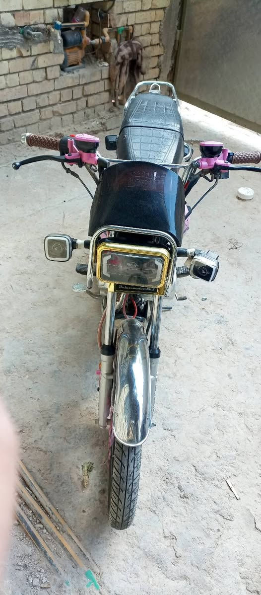 انتبه
من رخصت الادمن 
سلام عليكم شباب دراجه ايراني كله 2025 بس البليته 23 كفاله عامه 
مكينه200 
حساس سرقه 
كله شغله كهربائيات 
مكينه سبانه ممدود عليه 
السعر 750والشراي يدلل علينه
المكان مدينه الصدر الرشاد مقابل القاعده 
الاستفسار ***********
