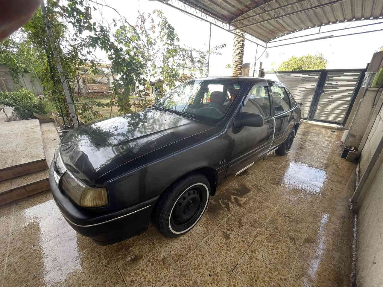 اوبل موديل 91  بدون حادث   حجم 20  سنويه عظم عاج ساقطه ب21 بطاقه بيها مال غير سياره 
سعرها 29 بيها مجال قليل 
***********
