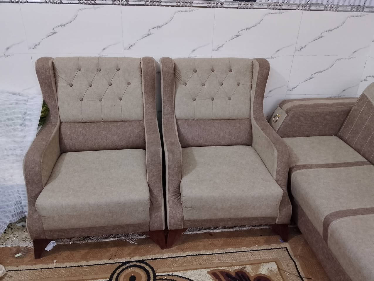 تخم قنفات للبيع ...خمس قطع ..عشر مقاعد نظيفات اخو الجديد ...السعر  275   المكان الماجدية  للاستفسار ***********
