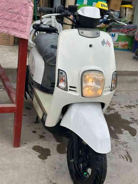 السلام وعليكم بوليس نوزل لبيع باتري جديد كهربائيات كله شغاله دراجه تخبل معدل وشلعه فقط كفرات تجاريه نضيفات  ولباقه كفاله مكان الكماليه السعر 675 بيه مجال شي قليل
***********
