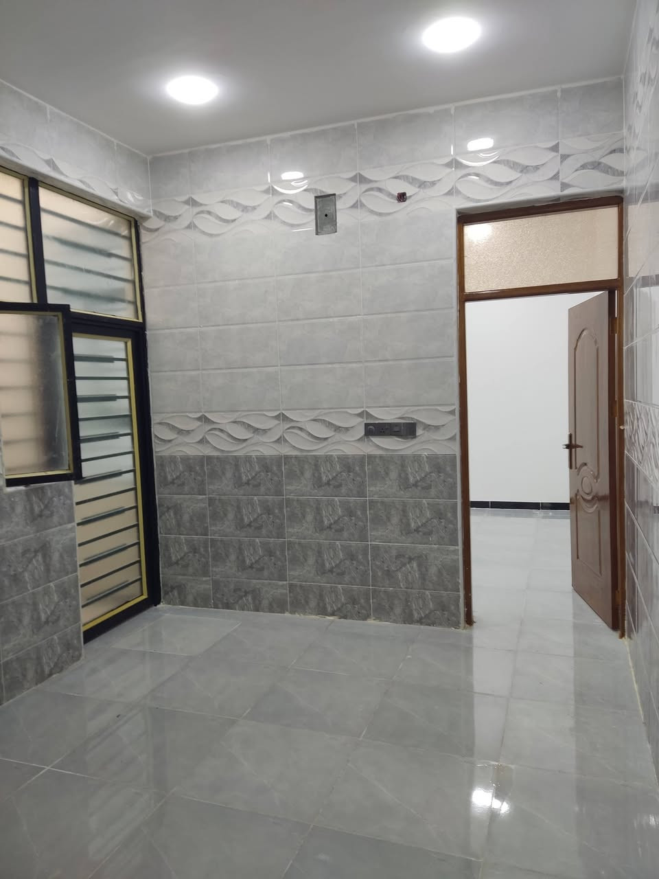 مشتمل للبيع م حي الخضراء مقابل المعارض طابق واحد بناء جديد غير مسكون جاهز للسكن م 100 طولاني مرقم بلديه للستفسار ***********.   ***********
