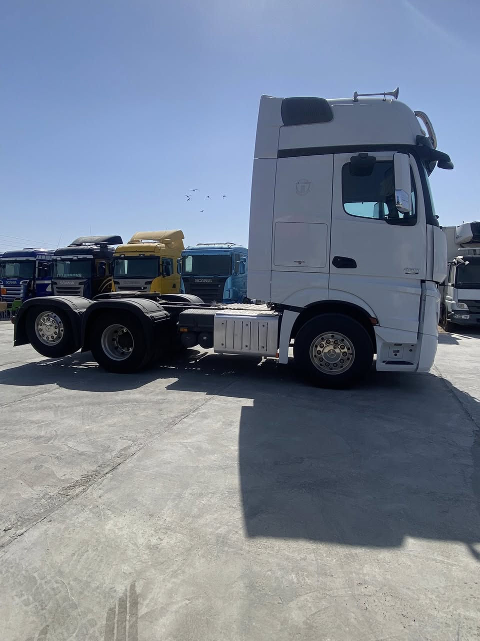 .       .    بسم الله الرحمن الرحيم 

معرض العبيدي لتجارة الشاحنات و المعدات الثقيلة 
نعرض لكم كل ما هو جديد و مميز @ اكتروس وحش مديل 2013 حجم 2551راس بلاديه  سنكل خلفي كشن ديوان سيارة جديد كفالة عامه طخم تاير برجستن رقم شمالي فصل ربط مرسوم فلات 4محاور ***********سعر$4,50 بي مجال عنونه البصرة الزبير معرض العبيدي
