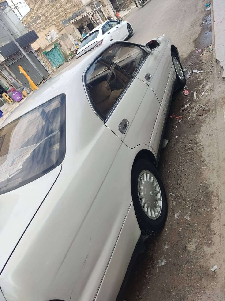 كراون بطه البيع مديل 92 سياره جديده رقم بغداد عنواني ناصرية مركز *********** وراوس بيكم نيفاره فقط
