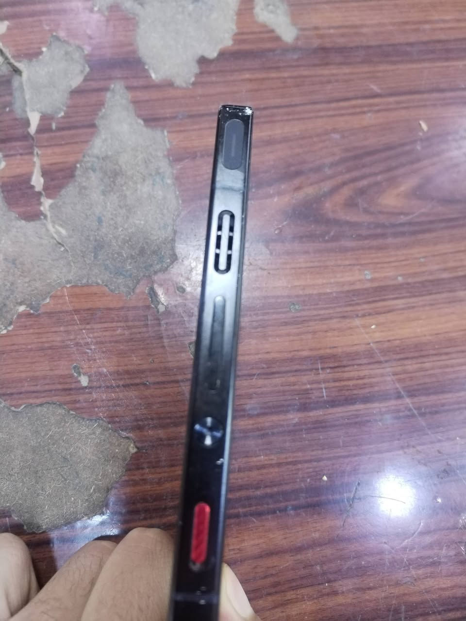 موبايل للبيع – RedMagic 9 Pro
• مخصص للألعاب وأداء عالي جداً
• المعالج قوي ويشغل كل الألعاب بدون لاك
• شاشة AMOLED كبيرة ووضوح عالي + 120Hz سلاسة
• رام عالي + مساحة خزن كبيرة
• بطارية قوية تدوم وقت طويل + شحن سريع
• تبريد داخلي مخصص للألعاب
• البصمة بالشاشة + شكل فخم ومرتب
الحالة: نضيف مامفتوح فقط شخطات بلشاصي بسبب الكفر
السعر: ( ع الخاص )
التواصل خاص او تصال ع رقم ***********
