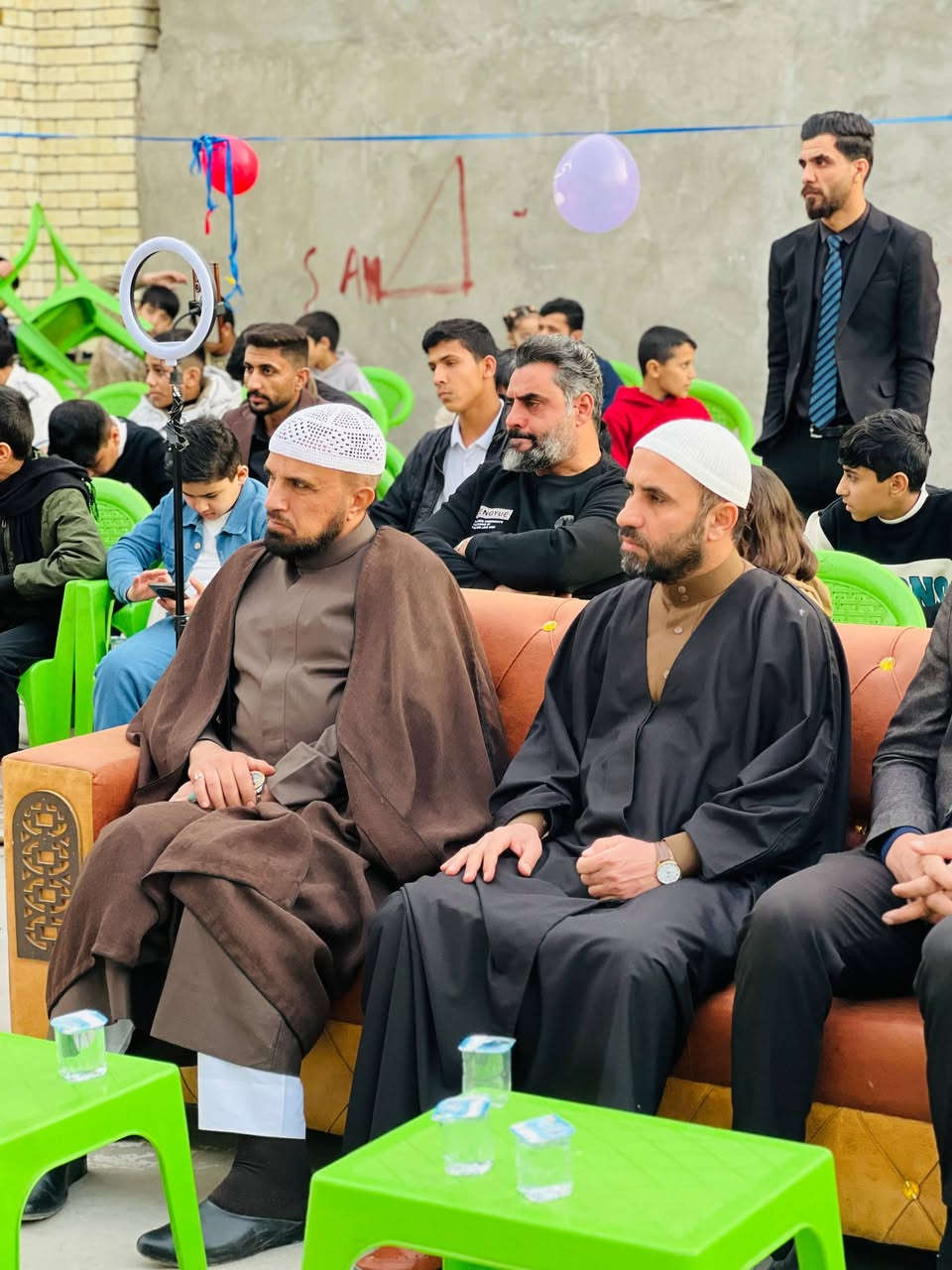 جانب من احتفال مدرسة الشهب الأهلية
بمناسبة ذكرى ولادة الإمام الحجة المنتظر

(عجّل الله تعالى فرجه الشريف)،

وبحضورٍ كريم من الكادر التدريسي والطلبة الأعزاء.

تضمّن الحفل عرافة الأستاذ عباس نعمة العقيلي،

وتلاوةً مباركة من سماحة الشيخ رسول الشمري،

وكلمةً  لسماحة الشيخ محمد هاشم العقيلي عن سيرة
 الإمام الحجة المنتظر (عج)،

إضافةً إلى كلمة الحاج أبو سالم المحمداوي.

وفي ختام الاحتفال، قامت إدارة المدرسة بتكريم الطلبة

 المتميزين تقديرًا لجهودهم وتفوقهم الدراسي. 

📞 للتقديم والاستفسار: ***********
📍 مدرسة الشهب الأهلية – التميز يبدأ من هنا ✨
العنوان المعامل الحسينية الشارع العام بداية شارع معمل بغداد
