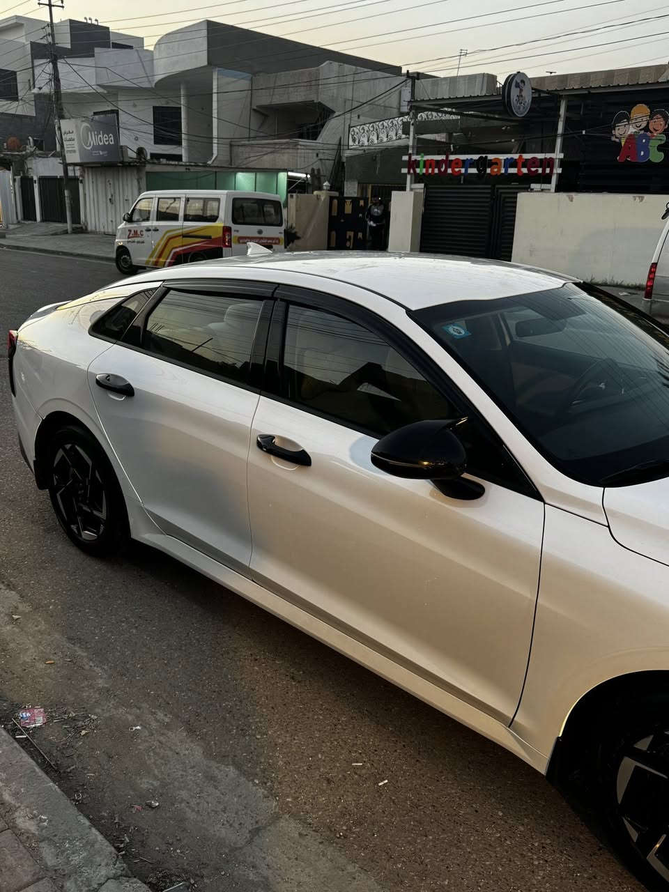 السلام عليكم 
النوع : كيا K5 (خليجي)
الموديل :2024
الرقم : بغداد ( تحويل مباشر ) 
ماشية: 30 الف
* محرك : 2500 
* 2 بصمة
* 4 عدسات زنون  
* البكلايت الخلفي لد المرغوب
* بصمه + بصمات ابواب 
* تشغيل عن بعد
* تبريد قطعتين 
* السبير منازل
* فول تحكم ستيرن 
* حساسات اماميه خلفيه
* منافذ شحن اماميه خلفيه 
* لدات نهاريه اماميه خلفيه
* كروس سرعه + 5 انظمة قياده 
* كرسي السائق كهرباء 
* اشاره ترحيب  
* الجام يصعد تلقائي عند قفل السيارة
* شاشة + ابل كاربلي + اندرويد اوتو + كاميره دواره
* اشاير بلمري + المري شفط 
* اريل نفيكيشن 
العنوان : بغداد - حي الجهاد
السعر : 233ورقه وبيه مجال 
باقي التفاصيل الاتصال ؏ الرقم 
***********
