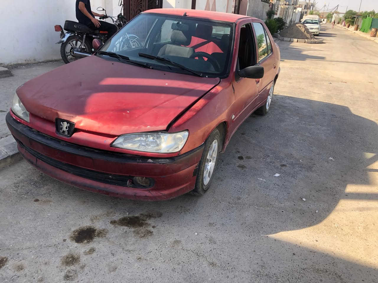 السلام عليكم. بيجو للبيع.  مديل ٢٠٠٣ السياره كام بيها كازكيت السعر ٢٠.   السياره مال مزاد.  كتابها.  كامل     لاستفسار على هاذه الرقم ***********
