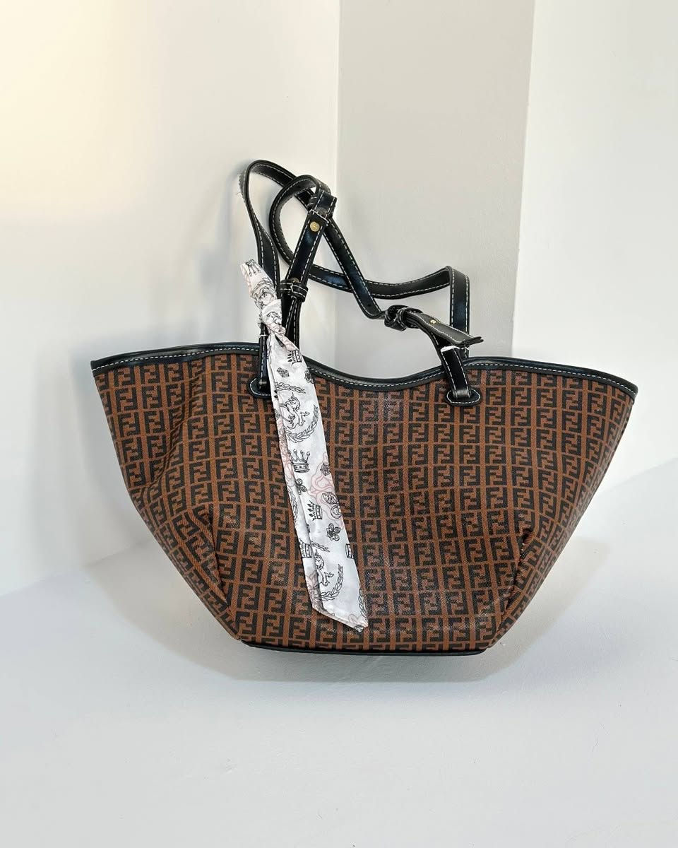 جنط نسائي 
سعر المفرد 12 آلاف دينار
سعر الدرزن 96 ألف دينار
قياس 22 × 40 سم 
واتس اب :***********
واتس اب :***********
