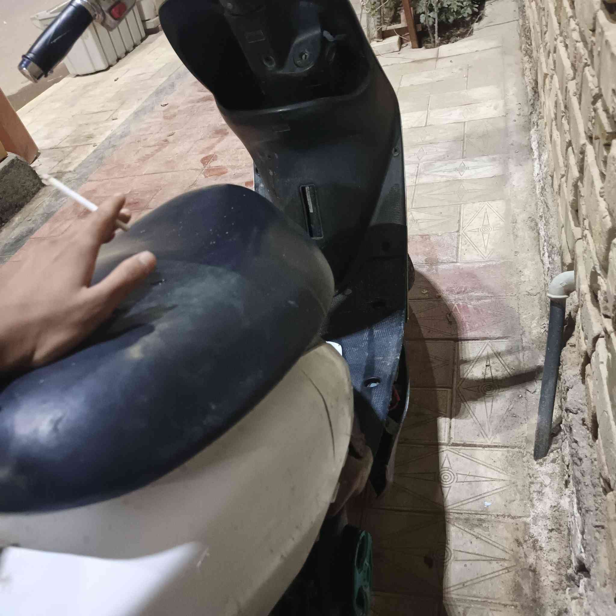 دراجه عصفوري للبيع 
صالنصه تزويد محوره sc كامله وملحومه
مكينه ما مفتوحه تجي هندر واحد وتروح 
كلشي بيهه شغال كهربائيات سلف بس عوزهه باتري
مكان ناصريه مركز 
السعر 350 قفل للتواصل رقم ***********
