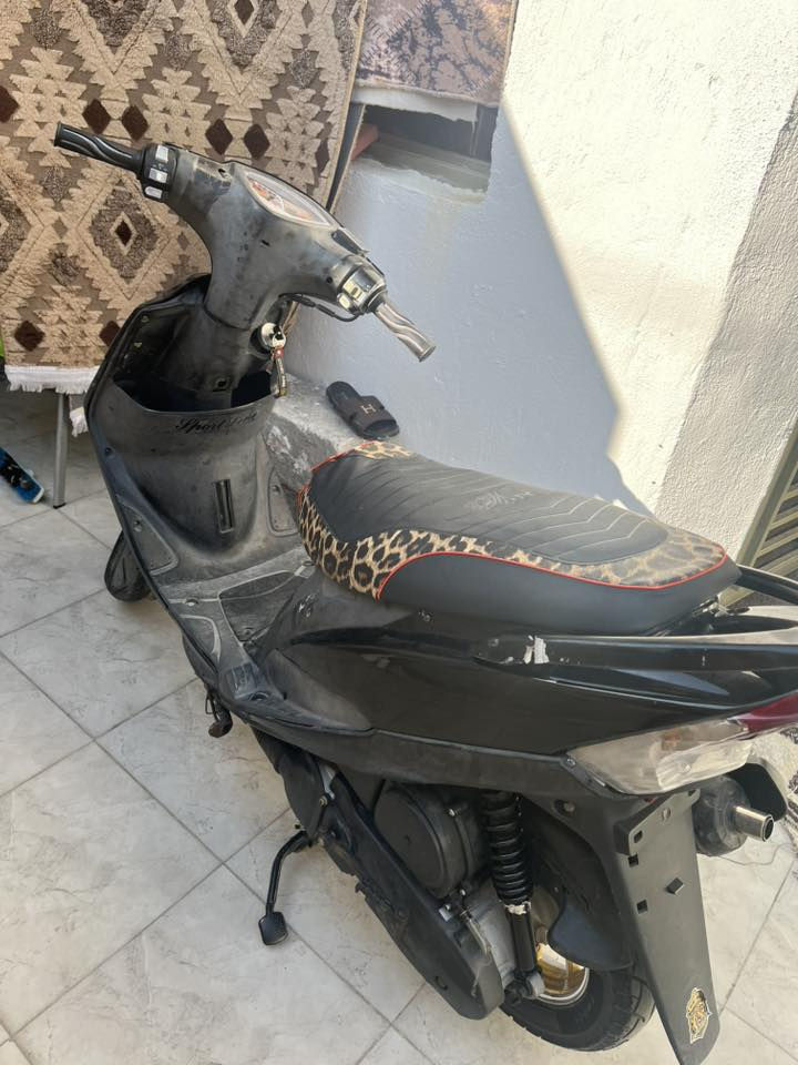 سلام عليكم دراجه ماكس للبيع كفاله عام أكفلك المكينه ما مفتوح بيهه برغي واحد الدراجه سلف واحد تشتغل السعر 700 وبيهه مجال اريد أبيع مستعجل عله بيعتهه ***********مكاني بغداد
