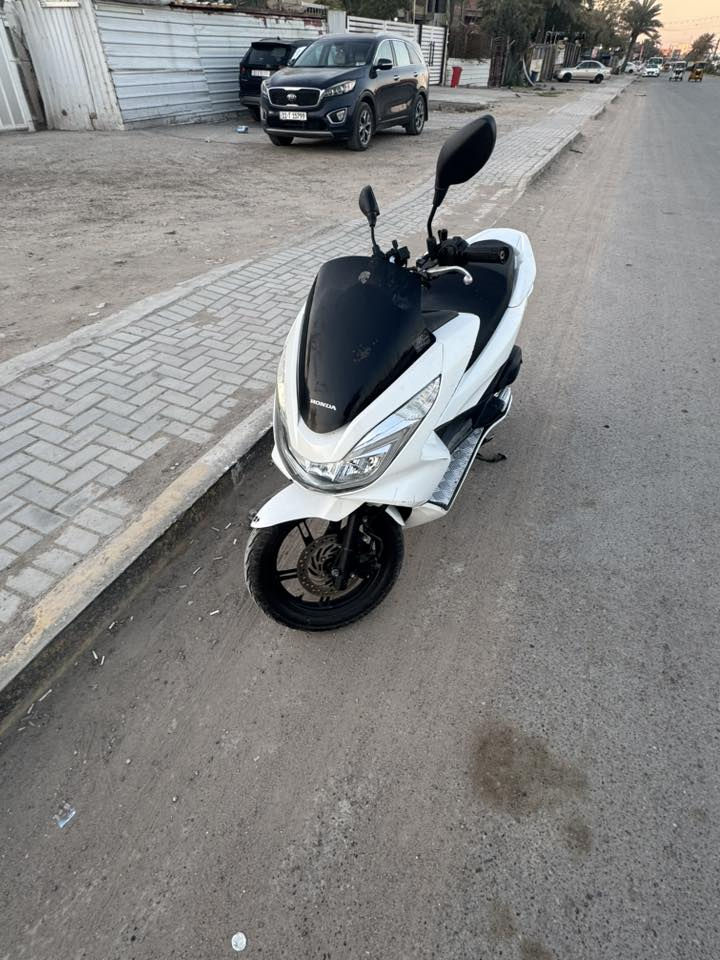 السلام عليكم للبيع بيسي اكس جيل الثاني ياباني دراجة حلوة وكلمة بلادية كفراتهة مكينتهة بلادي  تتفئة بل يدات حساسات شغالات دراجة كلش حلوة مرتبة مكينتهة شلعة ومعدل فول ماشية 48 الف. السعر مليون  / و 900  وبيهة مجال عنوان بغداد البلديات رقم ***********
