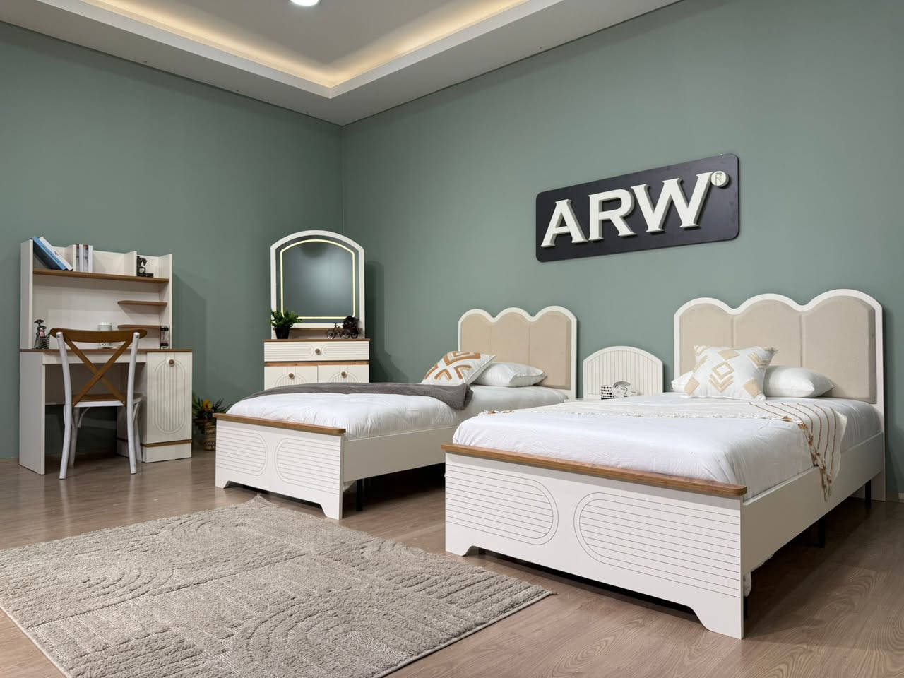 *لا نتعامل في التقليد نهائياً*

*وموديل كانتري سلاطين*   
      .          ~حصرا~
*وما موجود في السوق  تقليد*

*تم وصول موديل*   *كانتري سلاطين* شبابي 
6قطع  
كنتور 6 ابواب 
 
سرير عدد 2
كومدي عدد 1
ميز تواليت 
مكتبه 
اناره بل كنتور 
اناره بل ميز تواليت 
ضهر بلوك 
معمل بيانو 🎹 الاصلي 

السعر *975,000لف*

للحجز والاستفسار يرجى مراسلة الصفحه او الاتصال ***********
***********
