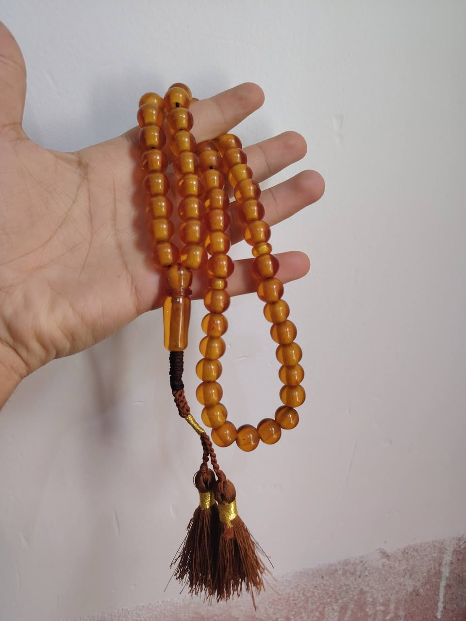 سلام عليكم
6سبح من سندلوس المانيه قديمه 
بيهن ثنين جراخه بيت عنوز 
البيع فقط توصيل ماعندي رجان 
سبح نضيفه شرط العطاب سبح انتيكه بل كامل 
مكان الشطره تفاصيل خاص  ***********
