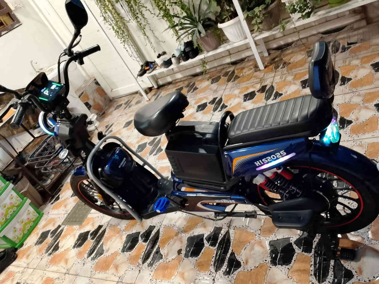 سلام عليكم دراجه شحن للبيع موديل 2025 مستخدم شهر فقط أخو جديد حجم 20 مابي أي عيب كلشي بي شغال 5 بطاريات بلادي سعر 500 ألف وبي مجال مكان كركوك غرناطة 
للتواصل ***********
