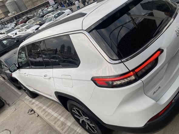 السلام عليكمJeep كراند شيروكي لببيع ليمتد
بدون صبغ 
موديل 2024
فول بس بدون بنوراما 
السعر 325 ورقة 
للاتصال ***********
