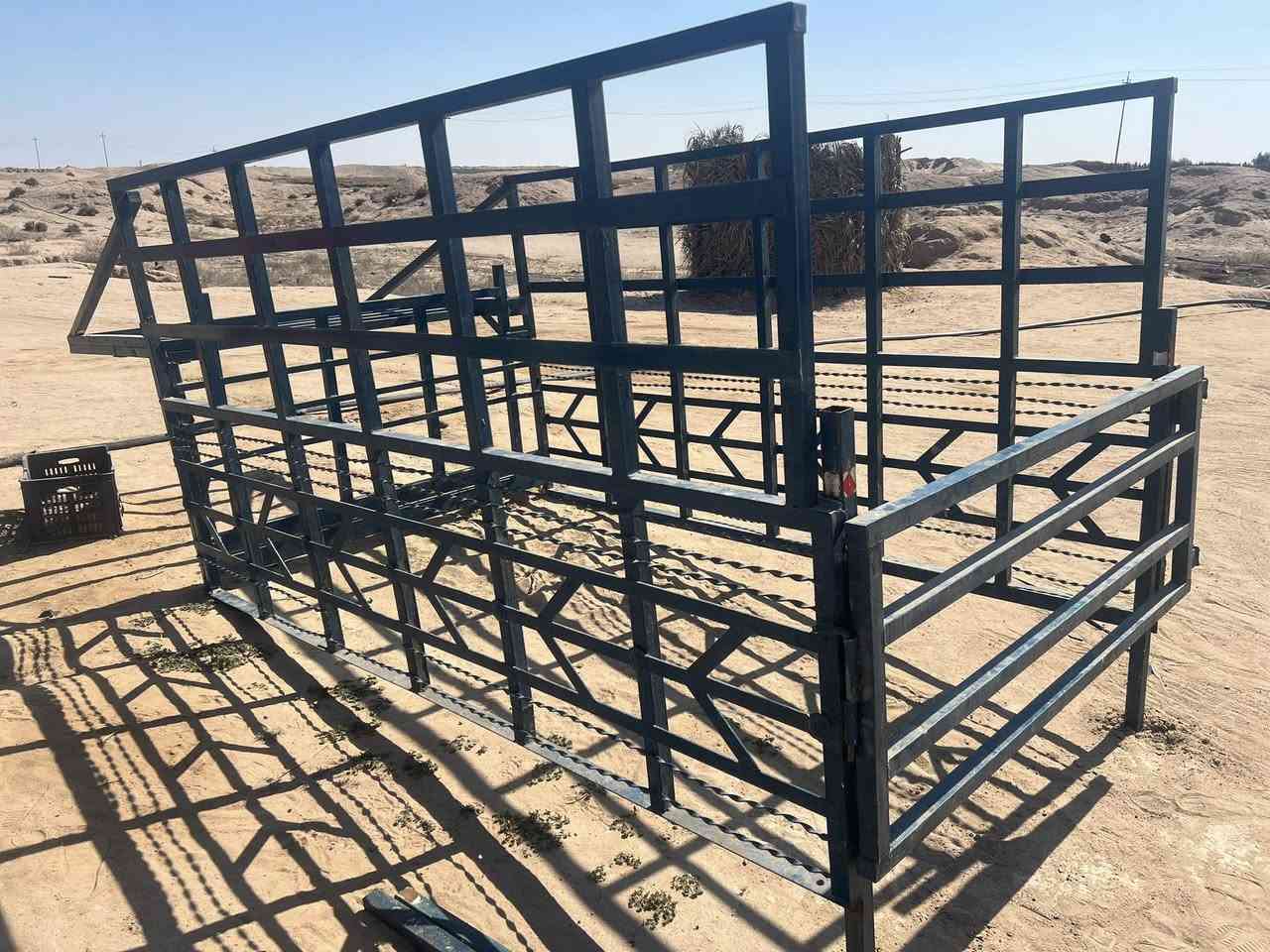 سلام عليكم
محجر فونتيرا أم عيون  طابقين  حديد ثقيل نضيف لا خياس ولا زنجار  نقص بس نرماده وحده مال الشبچه 
سعره ٢٥٠ و بيه مجال شويه 
 مكاني كربلاء طريق النجف عمود ٨٧٦ 
***********
