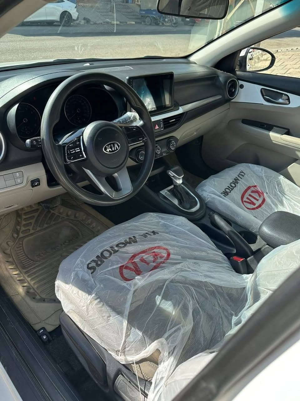 سلام عليكم سيراتو للبيع مديل 2021 خليجي محرك 1600 موصفات معروفة سياره على وضع شركه ماشيه 85 مكفوله كفاله عامه بيه منضومت غاز ام ضمان بسم شركت مهند وكاله تحويل رقم سنويه بعد شهر تسقط  
مكان سياره نجف 
(سعر 158)
الاتصال فقط 
***********
