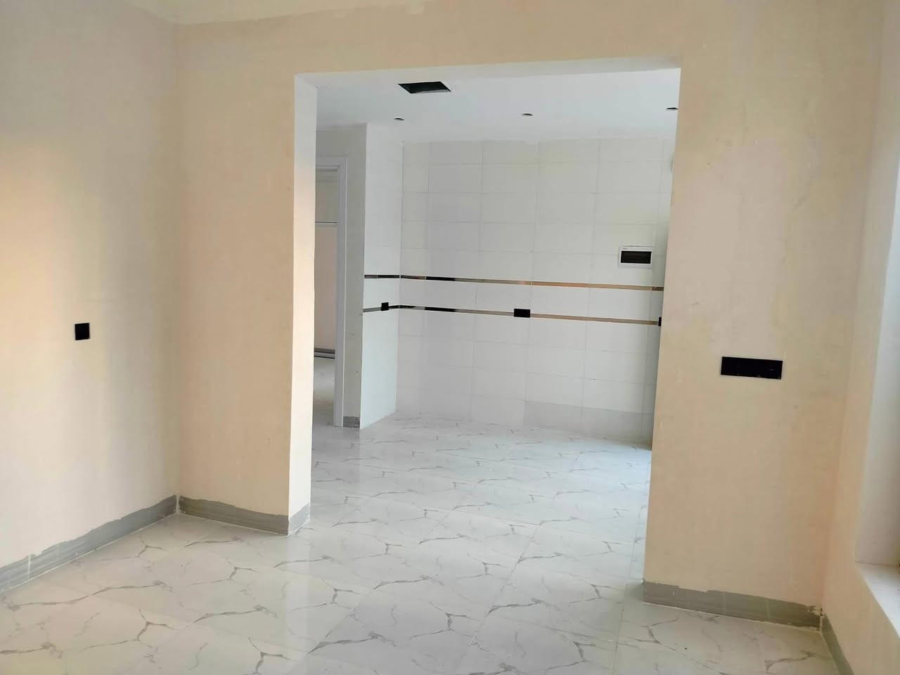 اعلان رقم (1795)📢📢📢
——————-
دار للبيع مساحة 110متر مربع 
فول سيراميك بناء حديث صفر مامسكون
غرفتين نوم مع هول استقبال مطبخ صحيات 
الموقع بنجاعلي
قرب مركز الصحي
فول خدمات 
شارع عريض 
سعر مناسب جدا 
استفسار 
***********
***********
