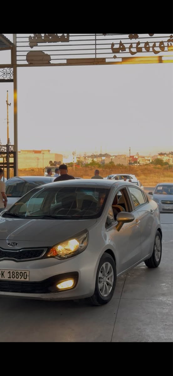 كيا ريو ٢٠١٢ توماتيك
سياره  ابيع  بخ عام جماليه بدون ضربه
رقم وسنويه جديد تحويل و غرامات شرط
سياره مابيها اي نقص لا حداديه ولا كهربائيه
سعر (( ٦٨ )) $$ بلاش
مكان سياره قضاء برده ره ش // دهوك
رقم تلفون (( ***********)) واتساب اكر, نينوى
