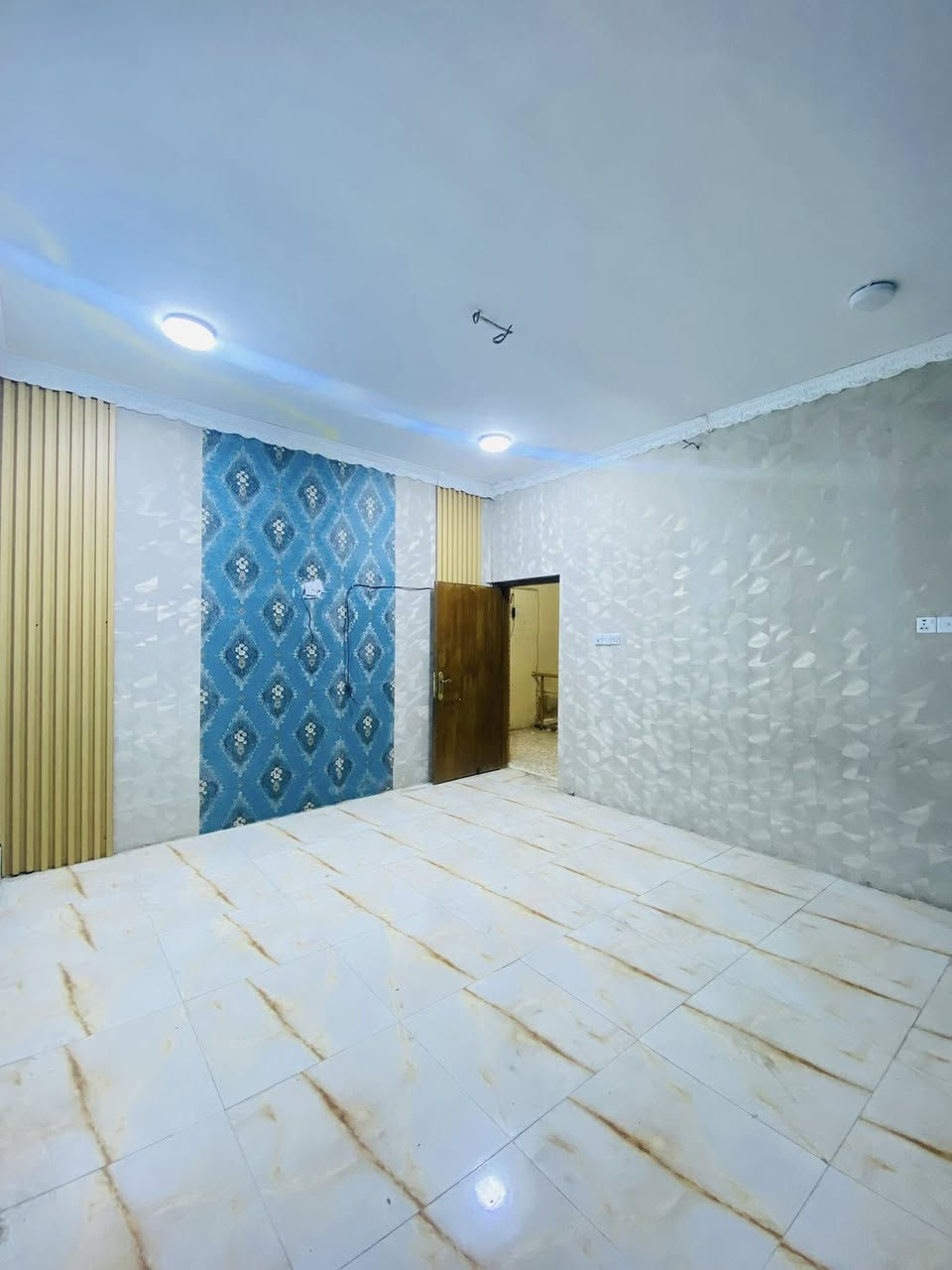 🏠 للإيجار في بغداد – البلديات
بيت طابق أول مساحة 150 م²، يتكون من:  
• استقبال  
• غرفة نوم  
• مطبخ  
• صحيات  
📍 الموقع: بغداد – البلديات قرب مجمع الشذر الطبي  
يبعد عن الشارع العام 3 بيوت
📞 للاستفسار: ***********
