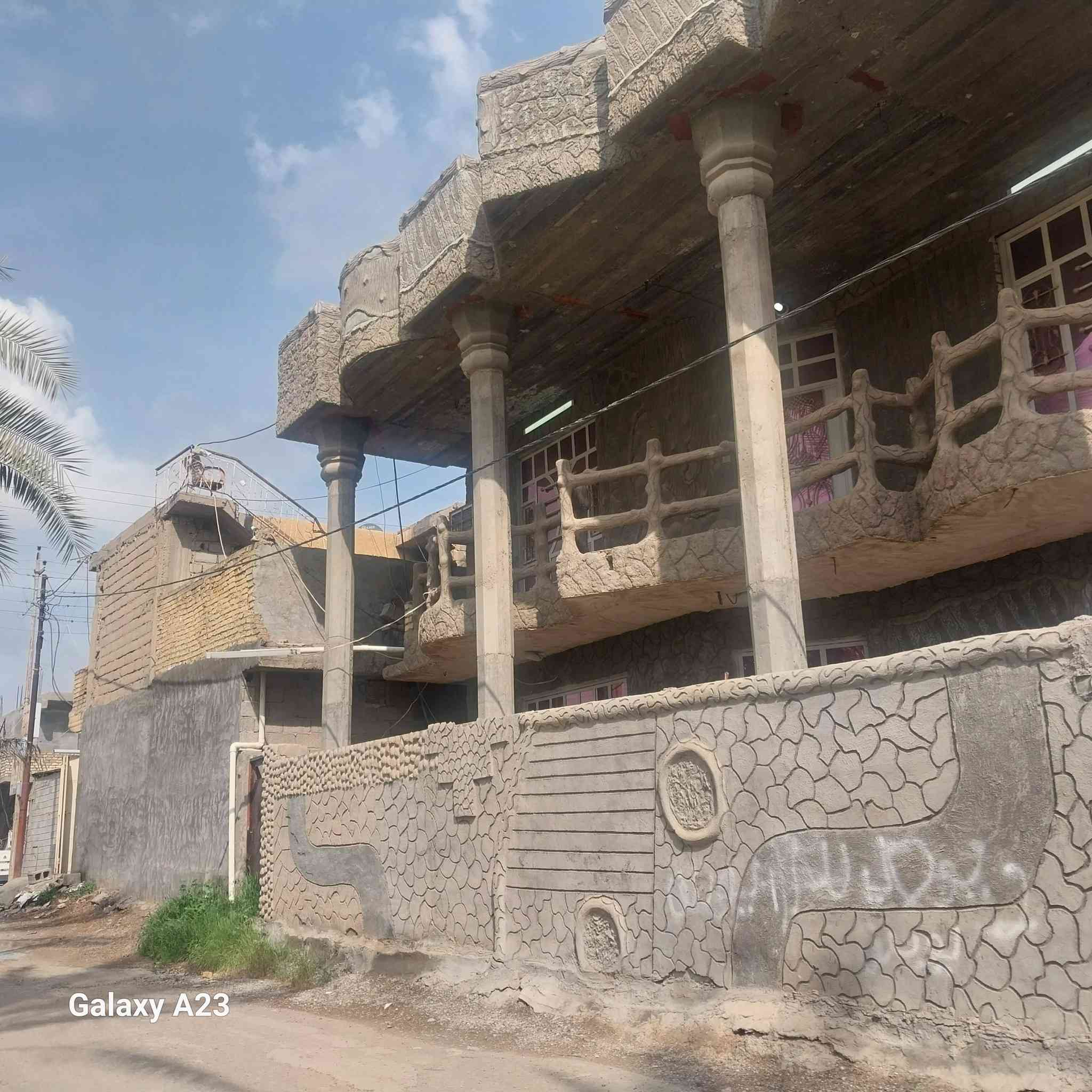 السلام عليكم ورحمة الله وبركاته بيت مع شقة و5محلات  وقطعة ارض خلف البيت مساحة 500متر للبيع سند 25 المكان بغداد العبايجي محيريجات على الشارع الرئيسي الاستفسار ***********
