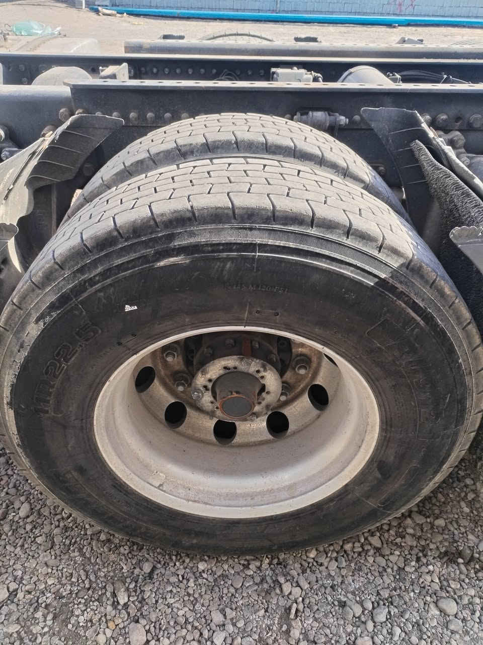 تايرات 22 على 295 هنه وياله فافون ١٠ وياله للبيع سعرهن 13 ورقه مكان البصره الاستفسار ***********
