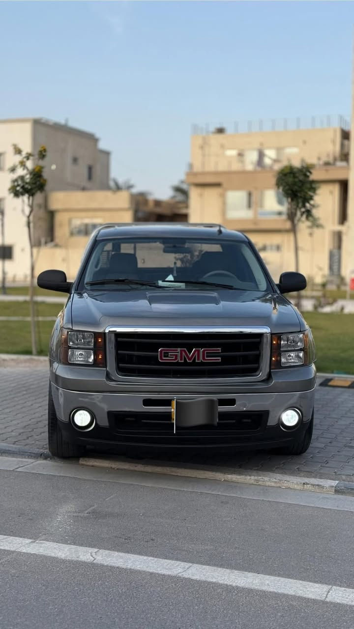 جمسي. سيرا        #بدي_قصير
مديل 2011
ماشية 184 km
وارد كندي 
#كفالة_كص_وفتح_شاصي_وسرقة
#ادوات_دخول_جديد_متومة_اصلي

مكينة 8 سلندر 5300 
شاشة اندرويد 
تحكم ستيرن جهتين 
كشافات زنون 
تبريد ثلج ❄️
حدادية طوبة. شرط 
تخم تاير جديد 
سيارة جاهزة. للخير 
#المكان_بصرة 
#السعر_اتصل_وتدلل
***********
