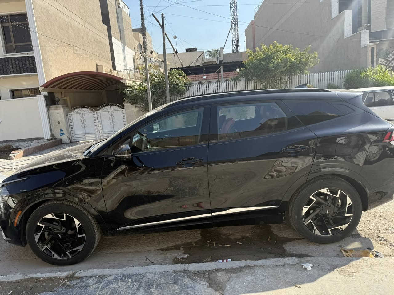 سبورتج ex برستيججج فول الفول تجي. اعلى مواصفات بلكوري كله. كشنات حمر بلاديه. 5كامرات محيطيه 5 رادارات  توقف ذاتي. اوتو هولد مودات قياده اكيد فور ويل 4*4 مكينه 2500  بانزين ويه الاشاره تشتغل كامره بدشبول 5 رادارت بيه. حساسات امامي خلفي شاحن لاسلكي بنراما طبعا خزن ميموري بلكشنات اوتو ستوب وتبريد وتدفأ بلكشنات والاستيرن شاشه متصله دجتل بيه ٣ مودات للقياده مو بس وحده  جنطه كهرباء اكيد تحديد مسار. سستم سوت هارمن كاردم منافذ شحن بلكشنات لخلقيه سياره. به بعد طن خواصفات متخلص والاحلى من هل خواصفات كله سياره مكفوله كفاله عامه من صبغ وتبديل. يعني كلينننننننن وباسمي تريد تحويل تريد وكاله ثاني يوم. 
مكانه بغداد وارايده 215 وبيه مجال بسيط.
***********
